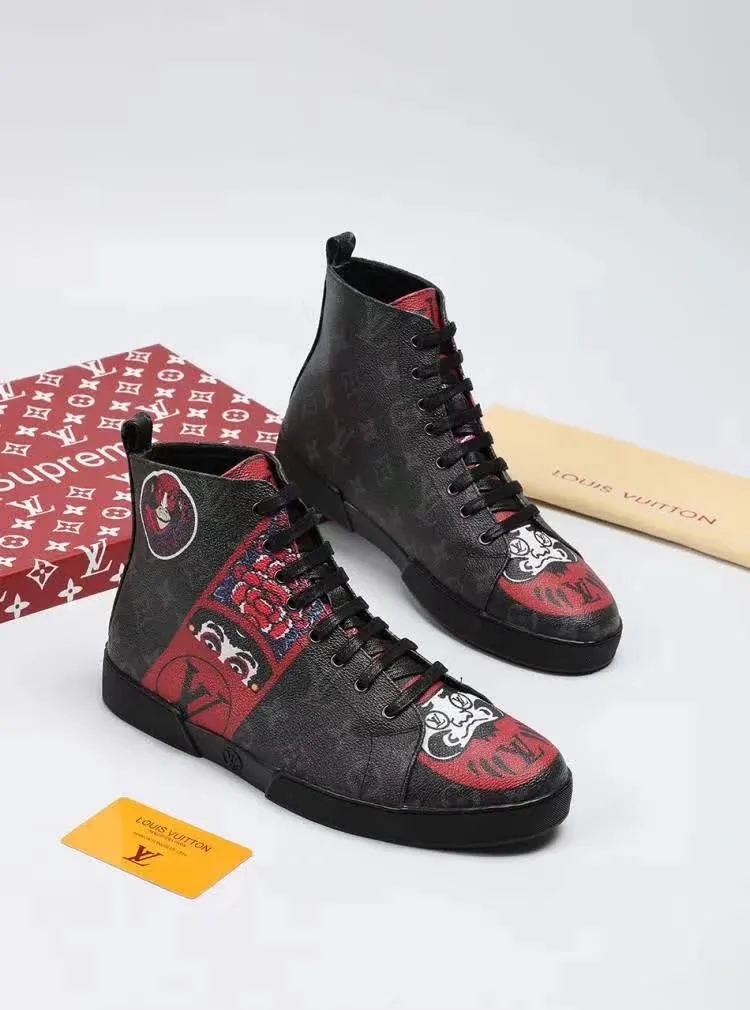 Factory price: 400💰 [LV] Animal series limited edition high-top sports shoes for men, L classic print, new autumn and winter style, original replica, 1:1 Counter quality, the fabric is Italian 🇮🇹 imported cowhide ➕🇮🇹 pure sheepskin lining ➕ original outsole, 🔍🔍 high quality, you can go in and out of the counter at will, welcome to compare, the outsole line will never be unglued, all sellers are welcome to sell in the picture above, can be shipped in one piece, code number: 38-44 (45 codes can be customized)